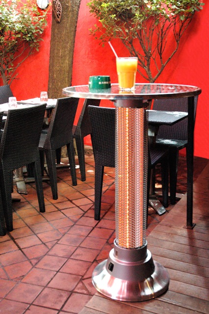 Verwarmde sta tafel terras